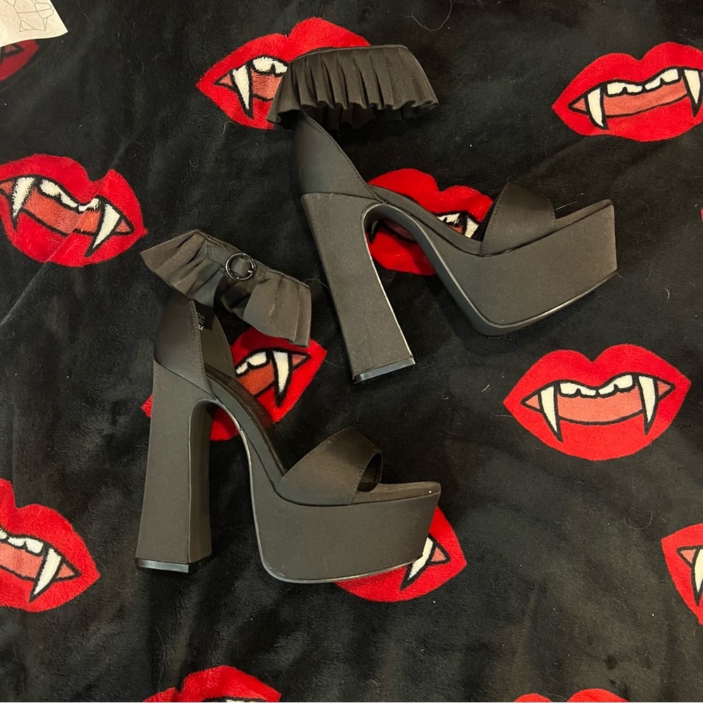 Trickz n Treatz.  Dolls Kill - HOLY REVELATION PLATFORM HEELS - CLOWN - Picture 6 of 6